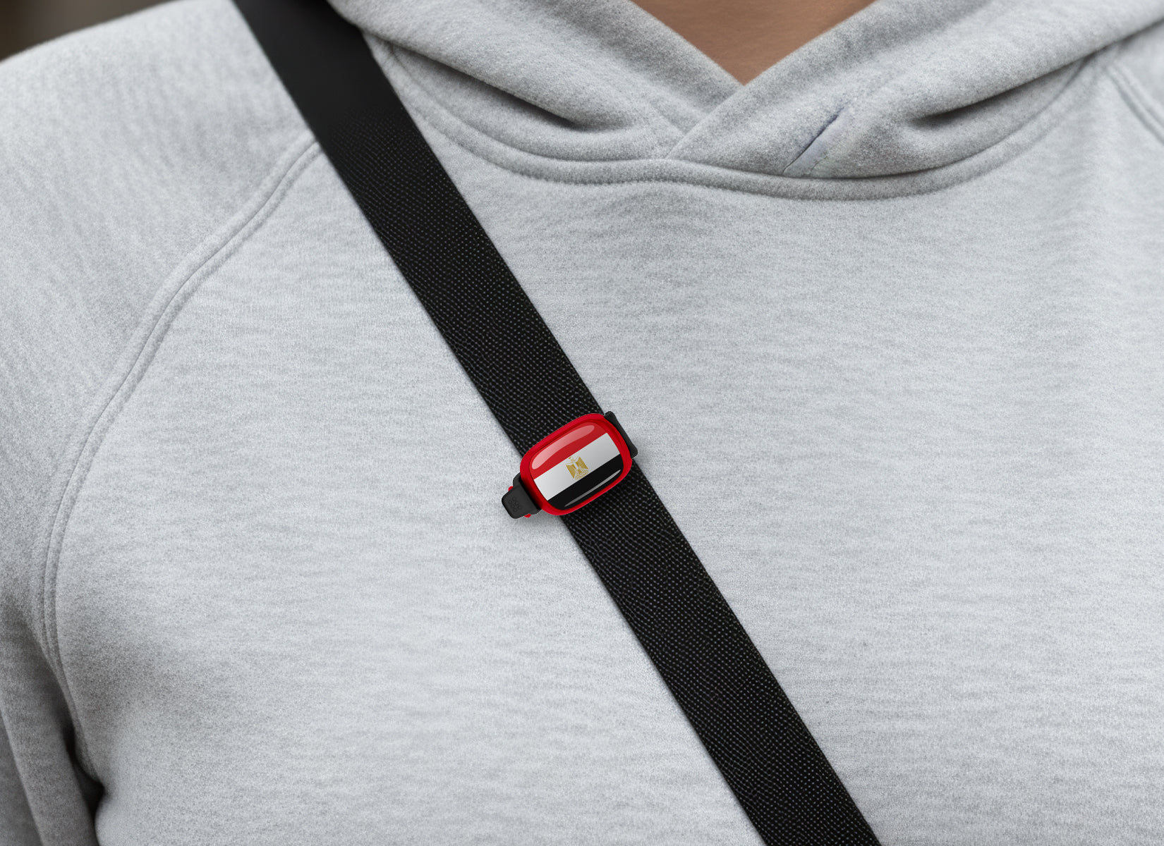 Egypt flag Stwrap bag tag shown on a bag in a lifestyle setting