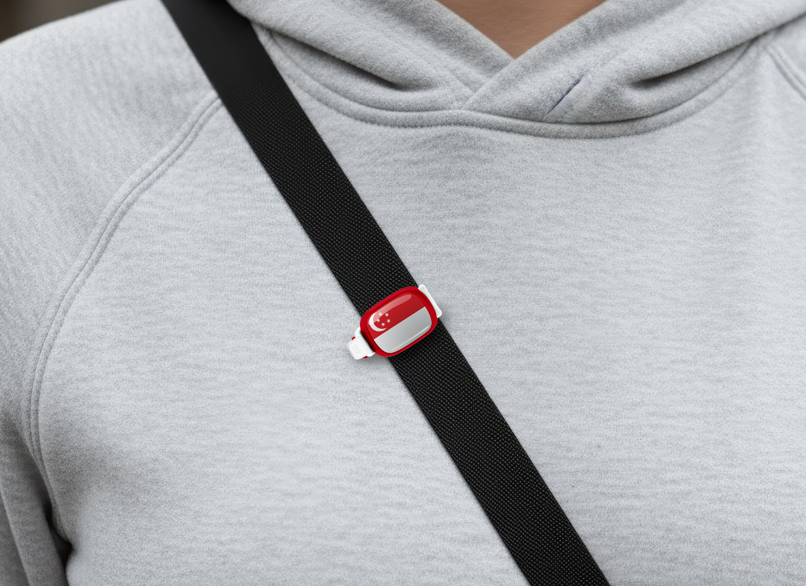 Singapore flag Stwrap bag tag shown on a bag in a lifestyle setting