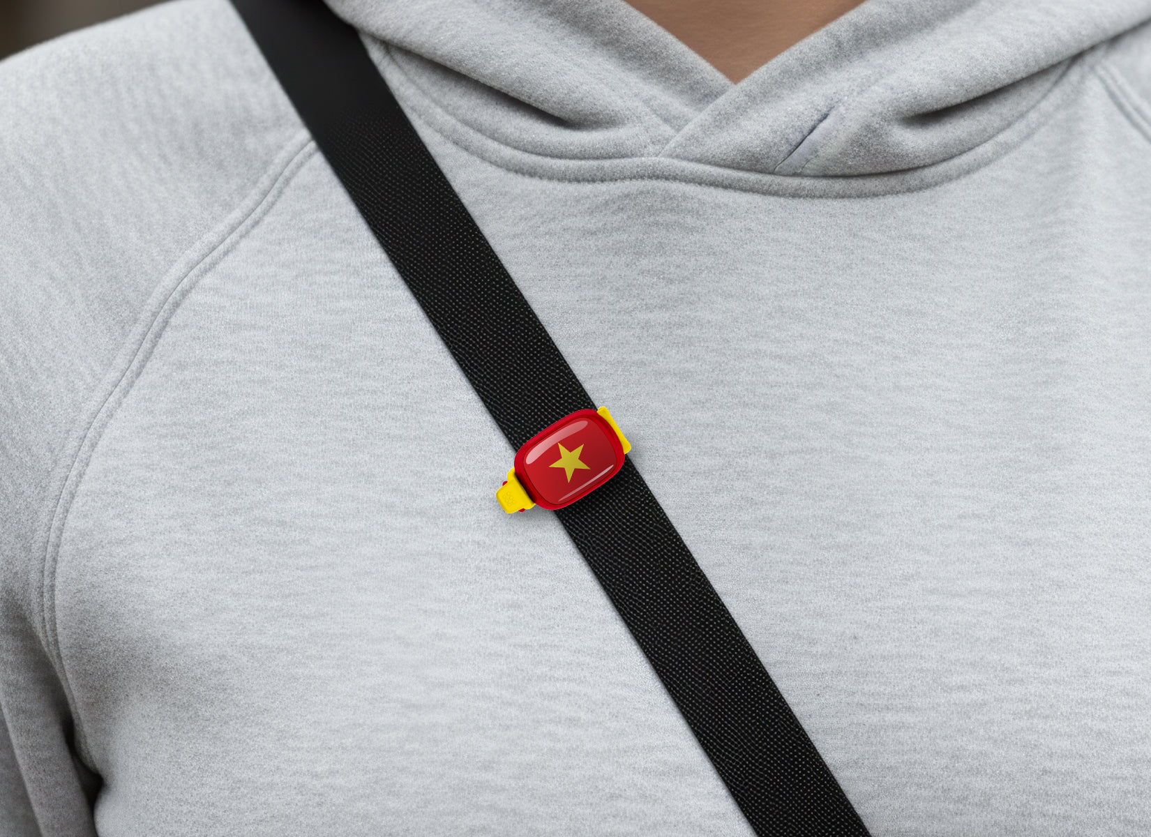 Vietnam flag Stwrap bag tag shown on a bag in a lifestyle setting