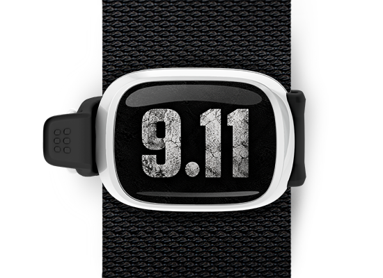 9.11 Minimal Stwrap bag tag mounted on a black bag strap