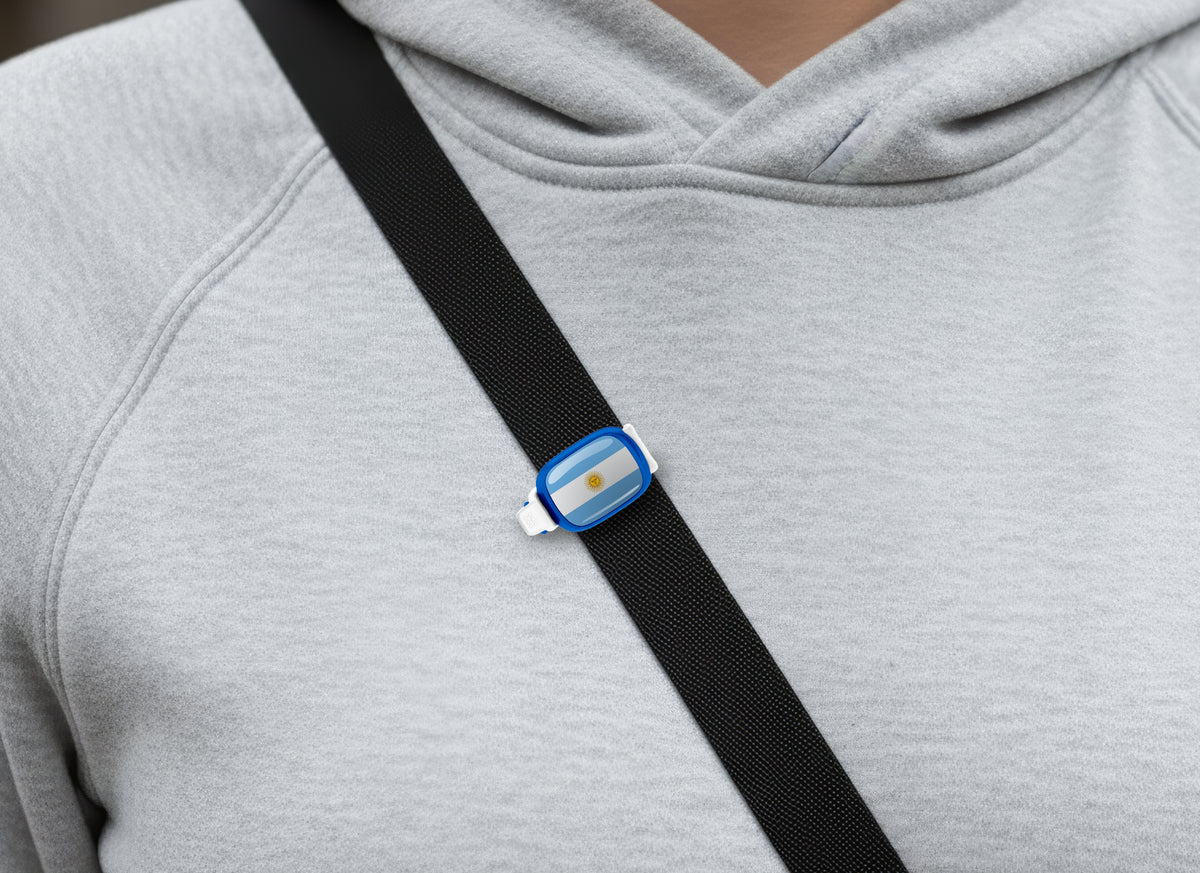Argentina flag Stwrap bag tag shown on a bag in a lifestyle setting