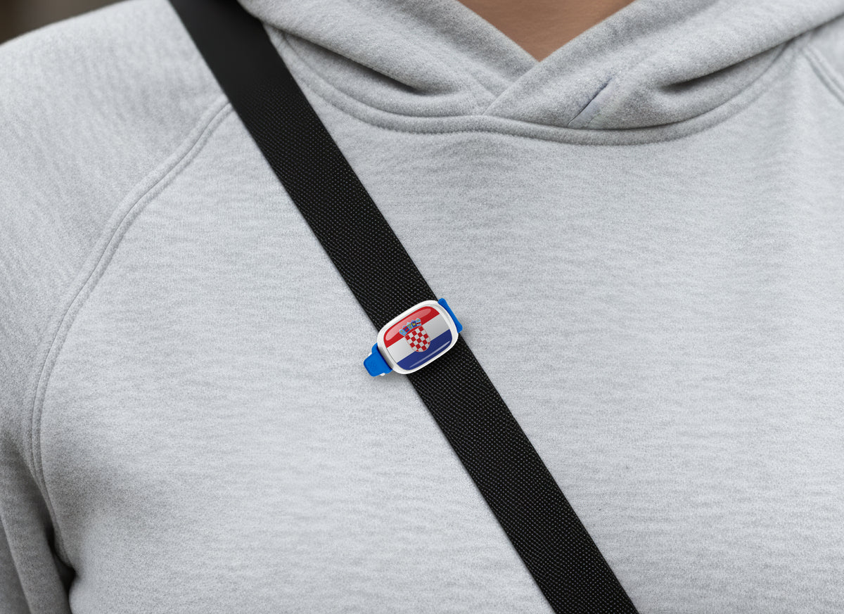 Croatia flag Stwrap bag tag shown on a bag in a lifestyle setting