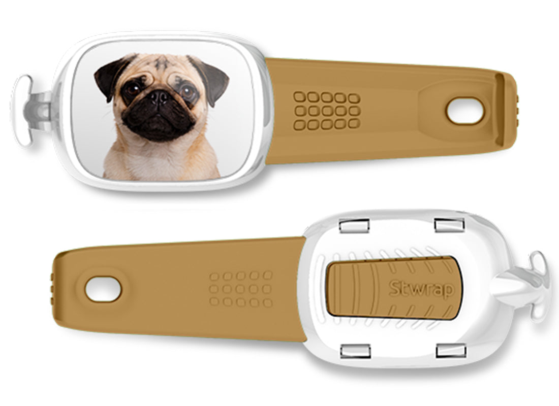 Front and back views of Pug photo Stwrap bag tag