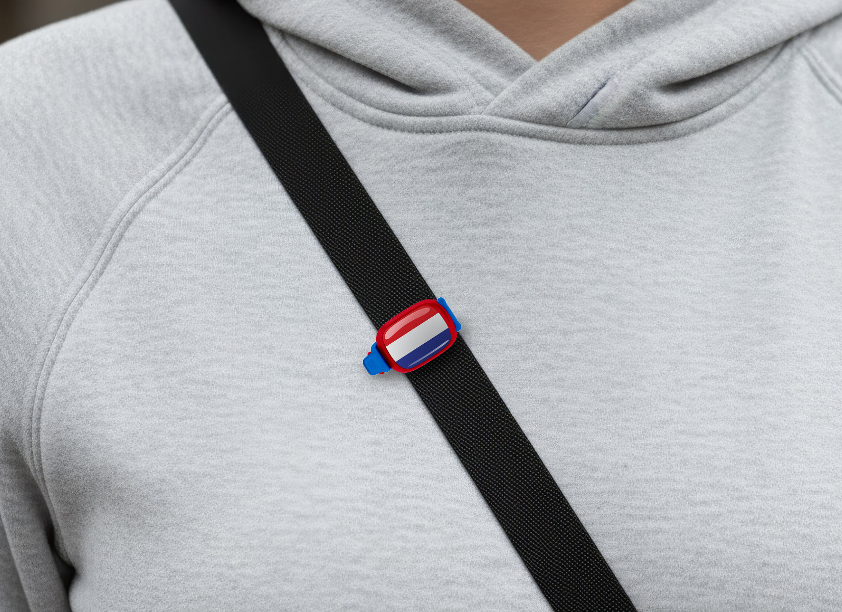 Netherlands flag Stwrap bag tag shown on a bag in a lifestyle setting
