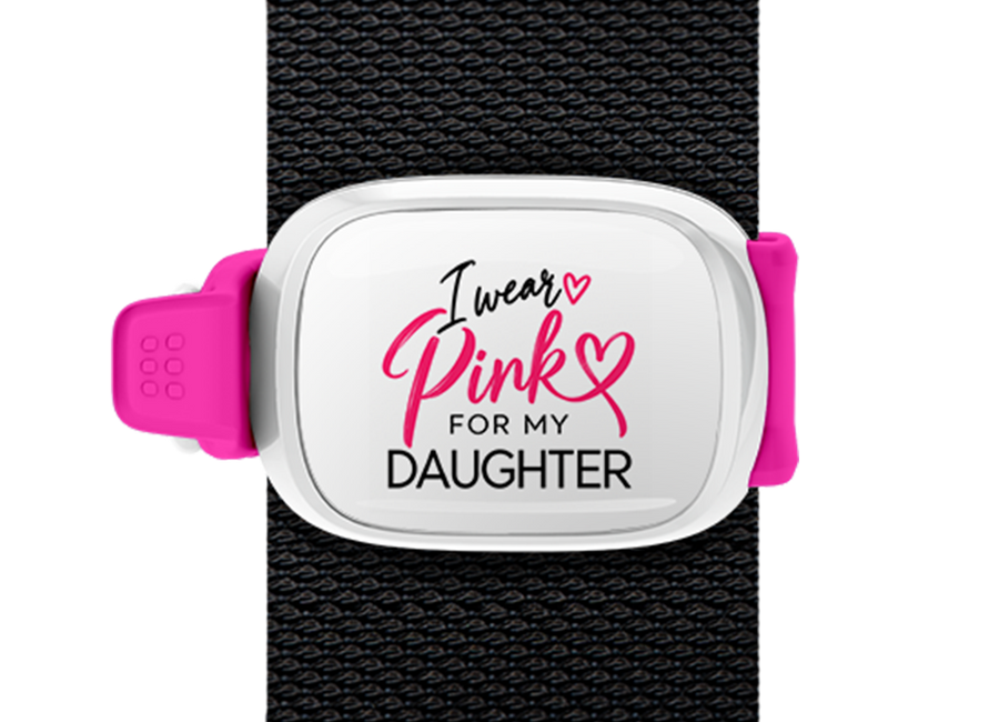 I Wear Pink for My Daughter Stwrap bag tag mounted on a bag strap
