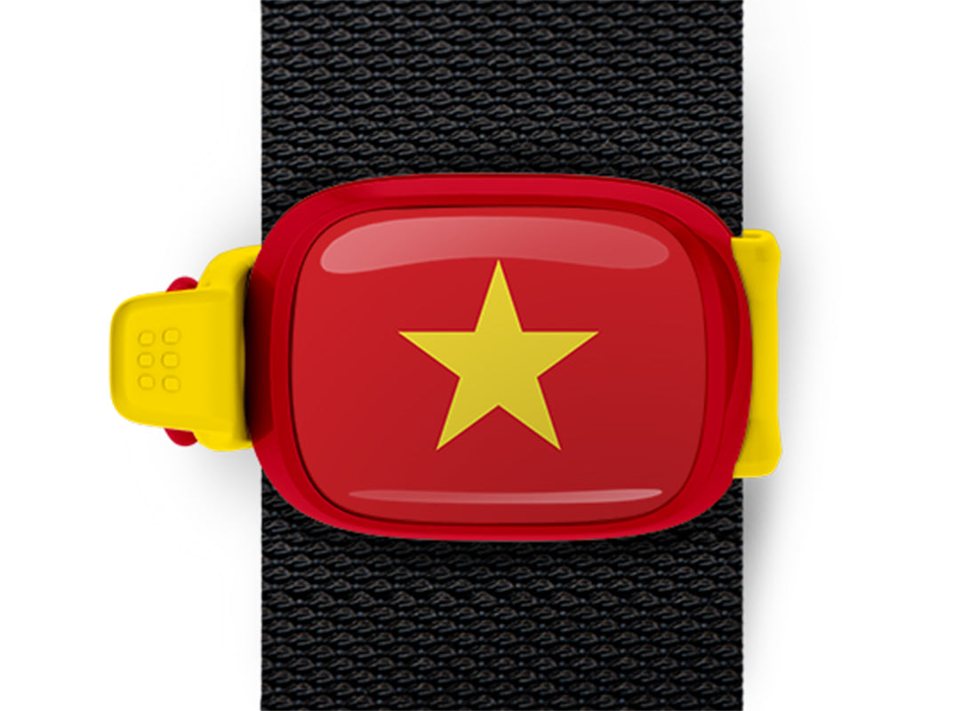 Vietnam flag Stwrap bag tag mounted on a bag strap